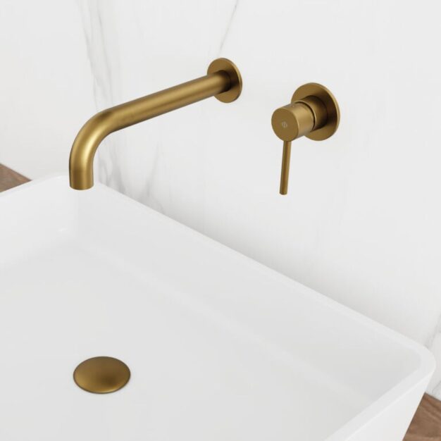 Detaliu baterie lavoar GME Sirio auriu lucios montaj în perete.