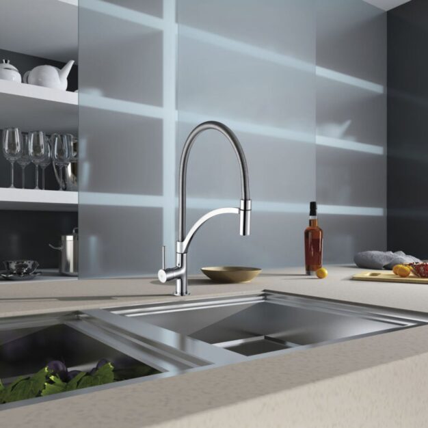 Ambient bucătătie pipă extraibilă baterie GME Design, corp din alamă sanitară cromată.